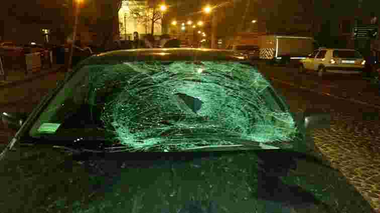Вночі у центрі Львова водій Mitsubishi збив 20-річного хлопця