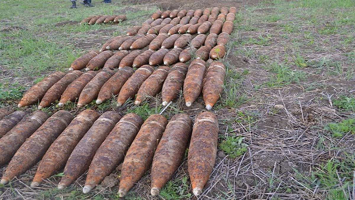 У передмісті Львова місцевий мешканець знайшов 100 артилерійських снарядів
