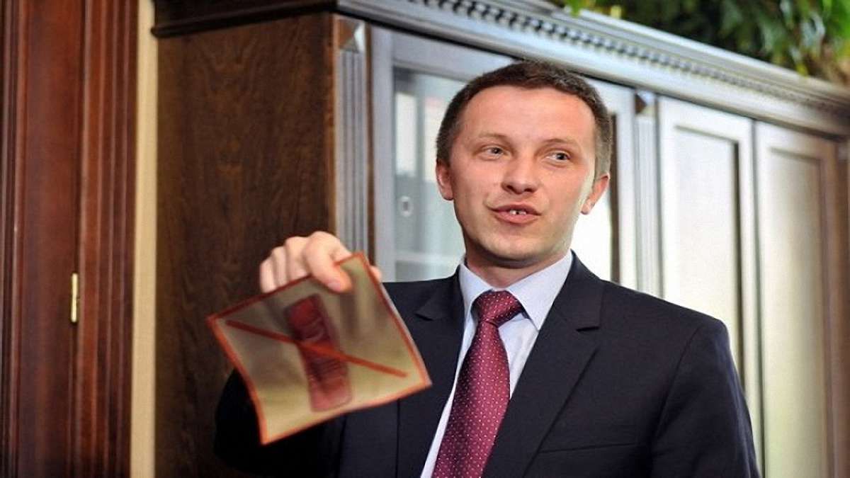 Головний юрист  Львівщини показав таємну кімнату з душем, шкіряними диванами та баром