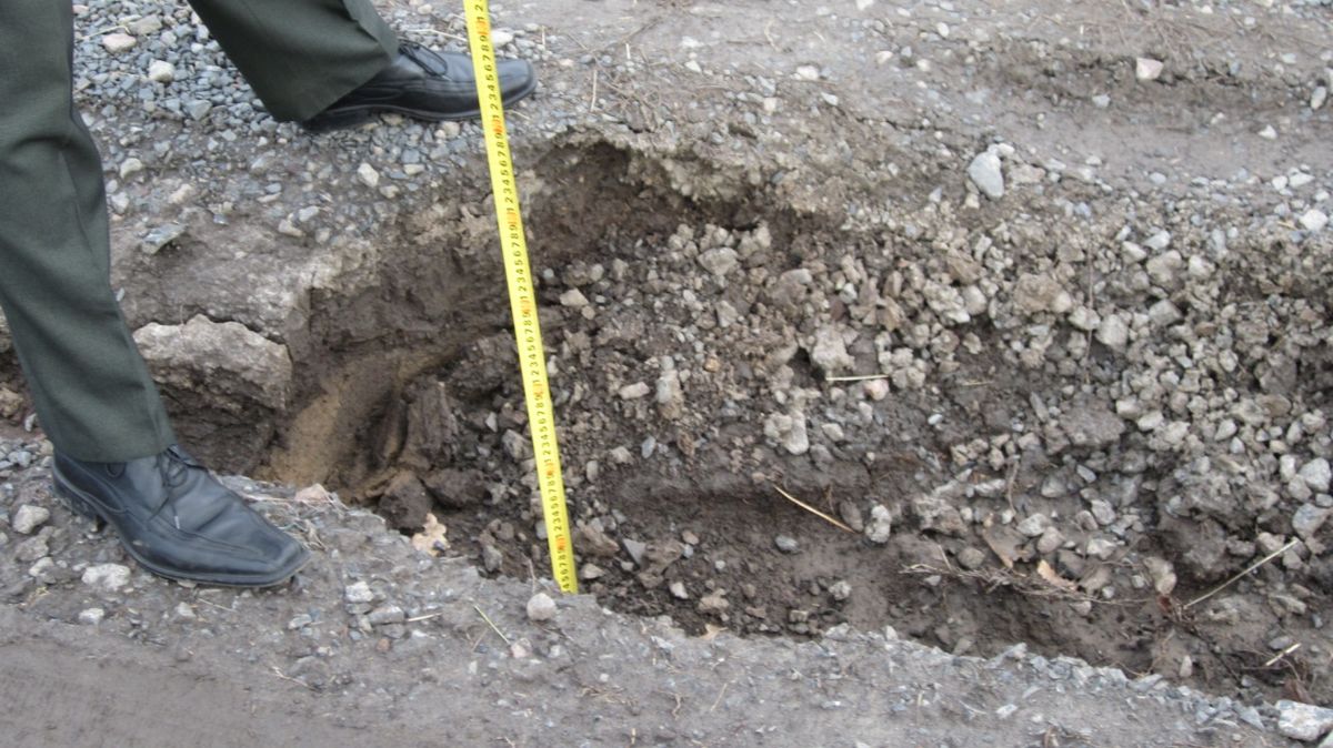 Мінінфраструктури просить українців фотографувати неякісний ремонт доріг