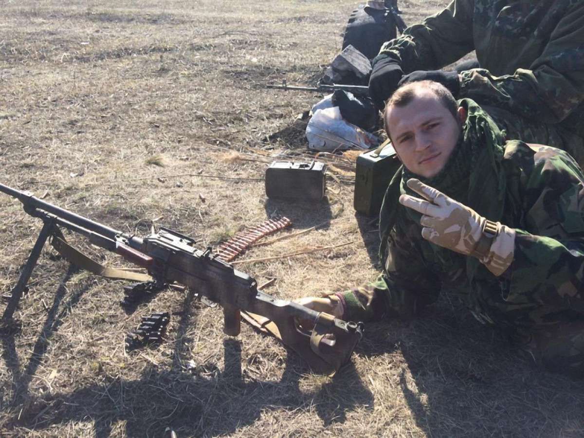 Нападник «Дніпра» Роман Зозуля створив благодійний фонд на підтримку армії