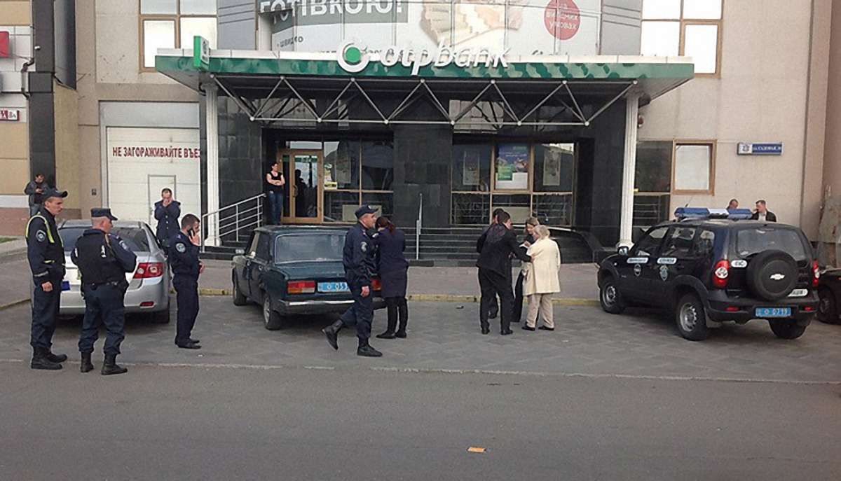 У Миколаєві у жінки викрали сумку із 7 мільйонами гривень