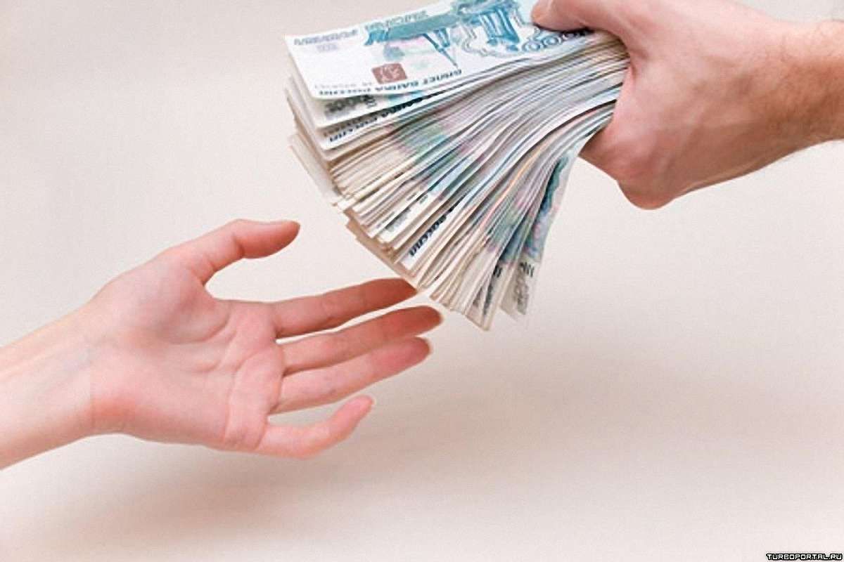 Експерти Bloomberg вважають рубль переоціненим