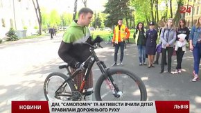 У Львові школярів вчили, як безпечно їздити на велосипеді
