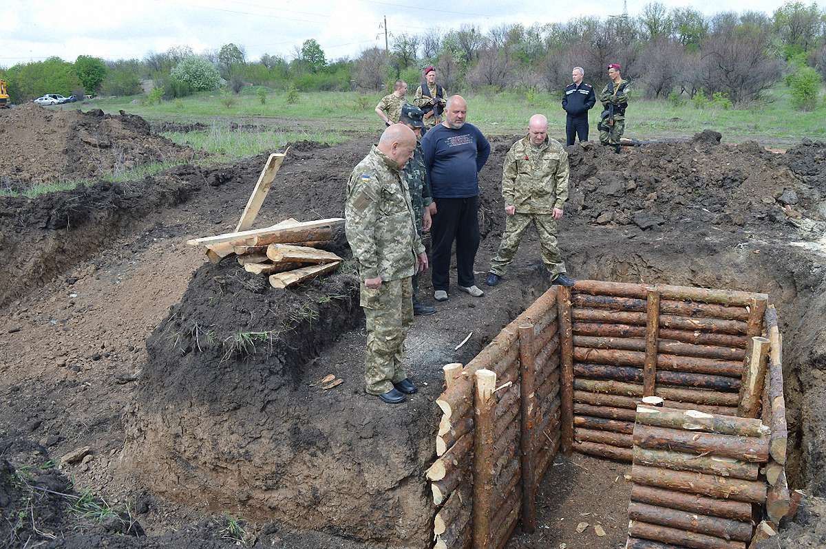 Лінію оборони на Бахмутській трасі планують спорудити до 15 травня, – Москаль