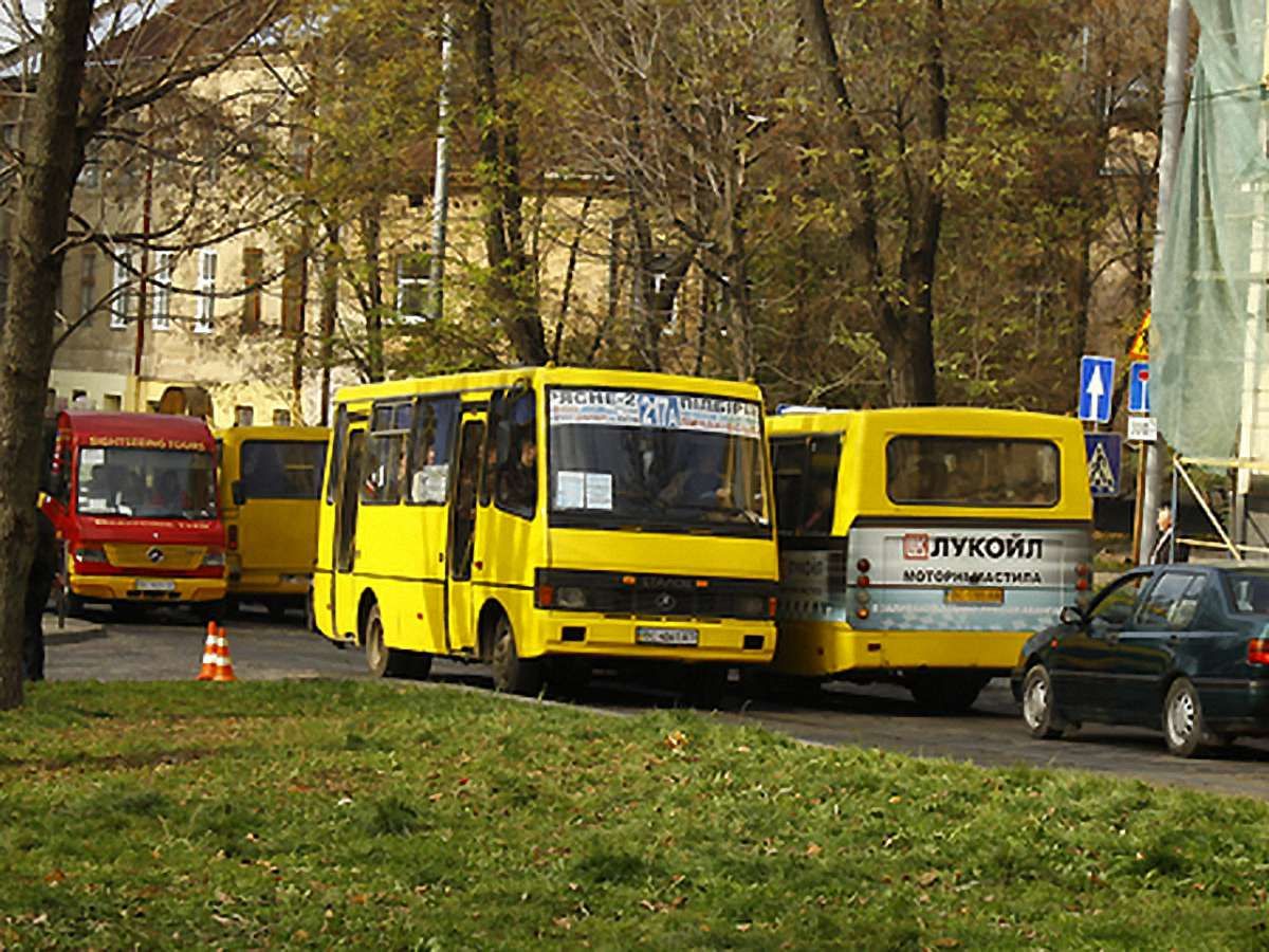Уряд скасував державне і муніципальне регулювання тарифів на пасажирські перевезення