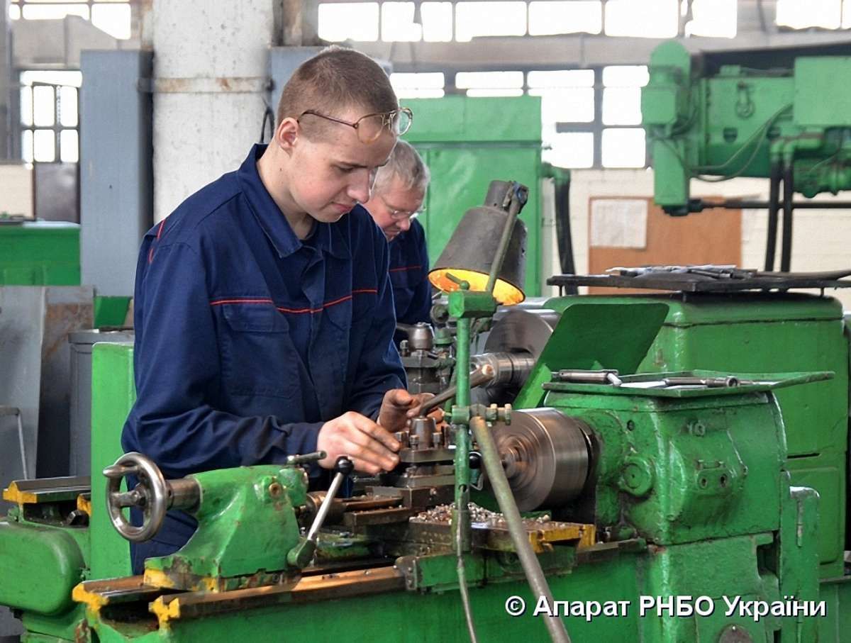 Україна при виробництві зброї змушена спиратися лише на власні сили, - Турчинов