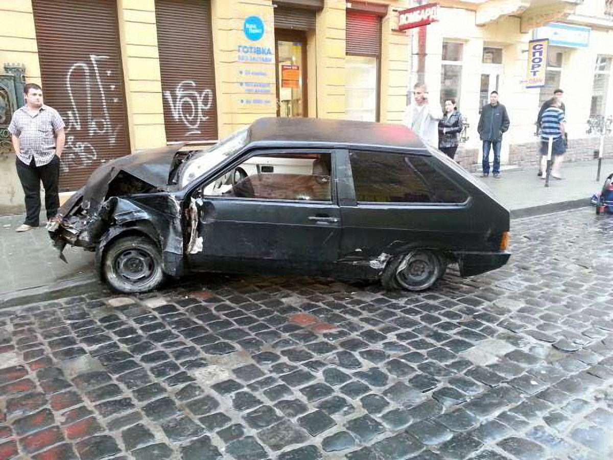 Львівська сім'я, яку на тротуарі збив автомобіль, шукає очевидців ДТП