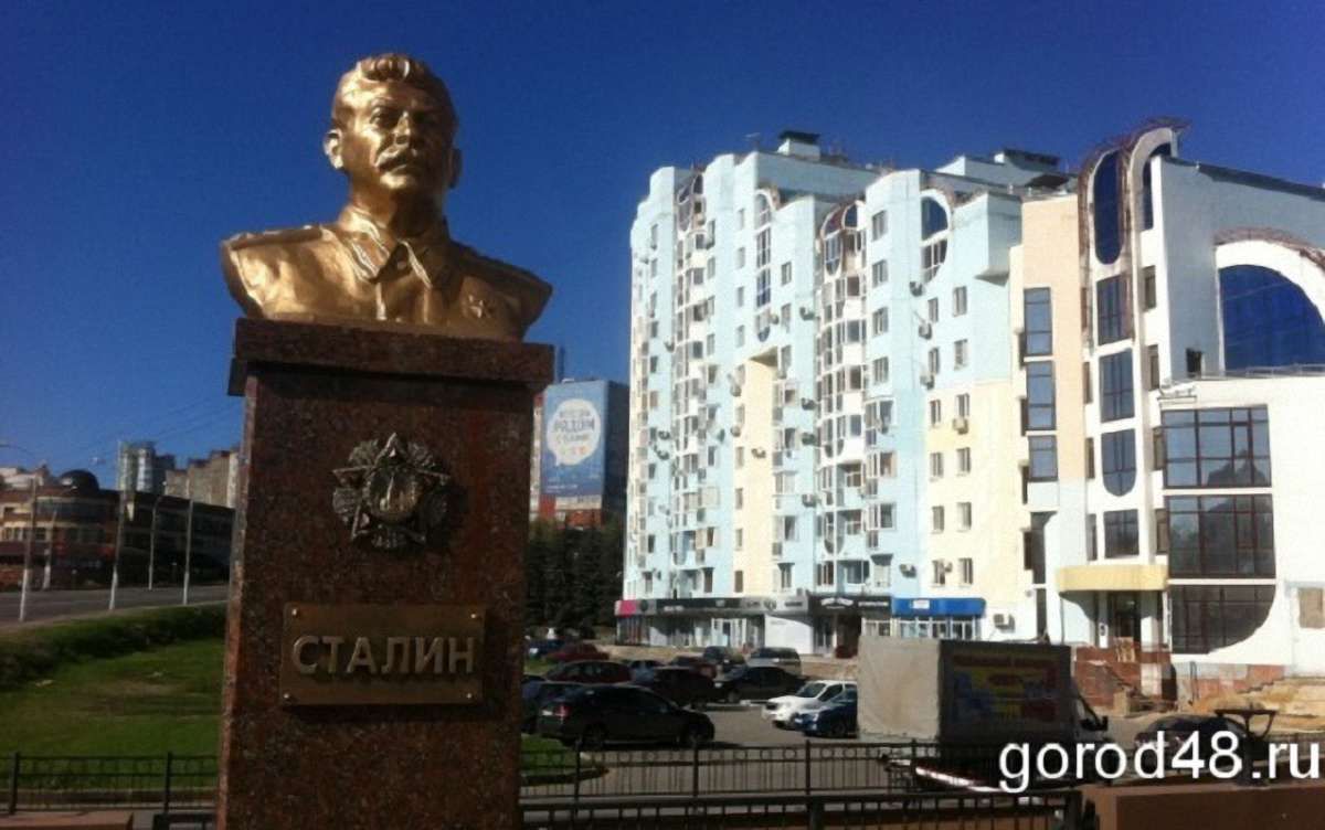 У російському Липецьку встановили погруддя Сталіна