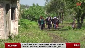 Паркан на Святоюрській горі у Львові допомагали фарбувати іноземці