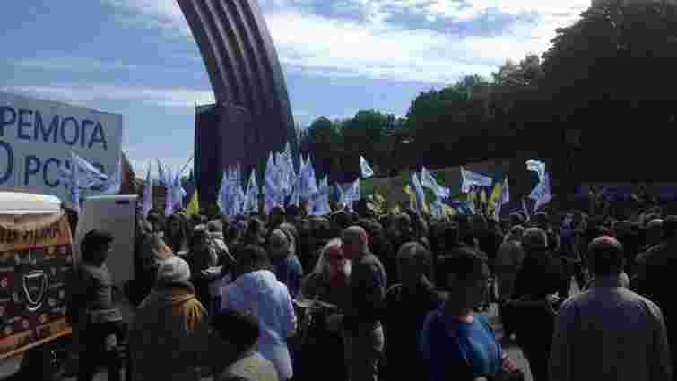 За участь у мітингу під Аркою Дружби народів у Києві «Опозиційний блок» пропонував ₴50  