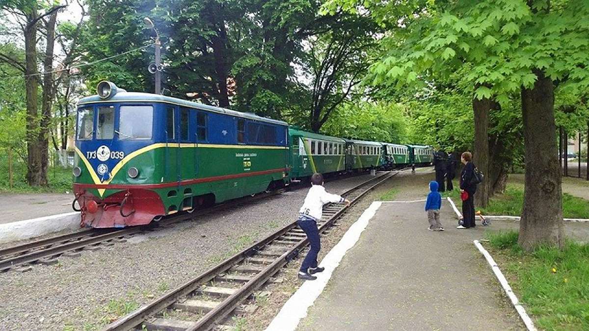 У Львові на дитячій залізниці зійшов з рейок один з вагонів потяга