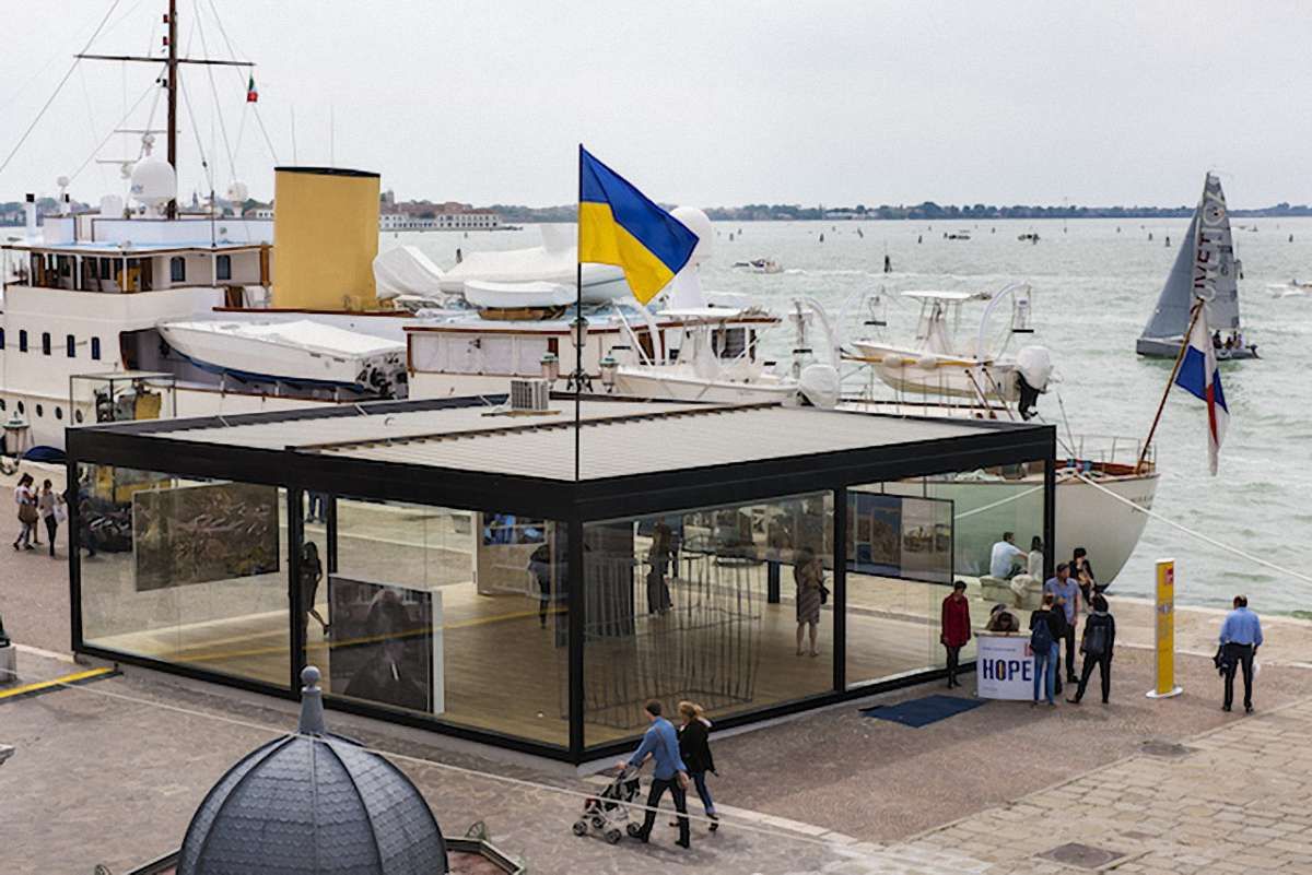 Художники «подякували» Мінкульту за його відсутність у Венеції
