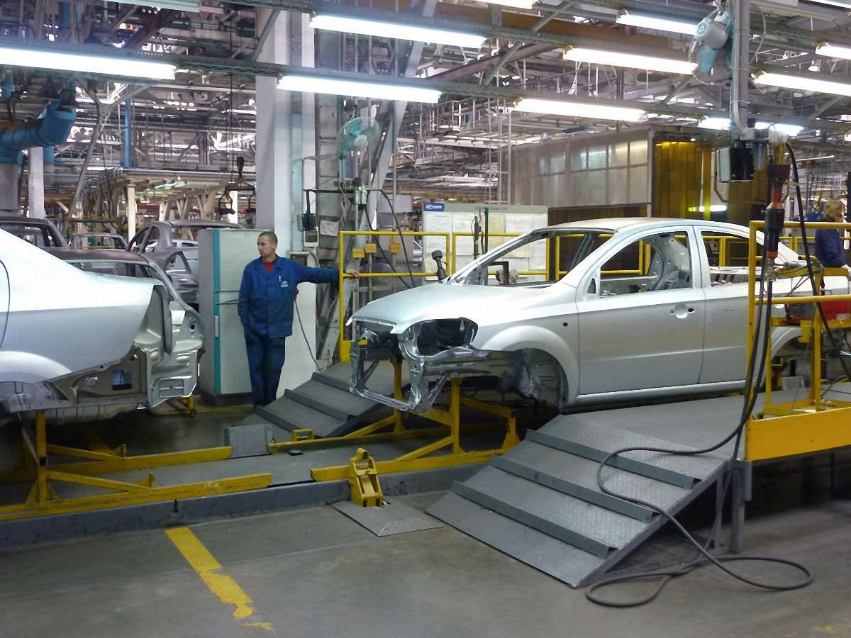 У квітні в Україні виготовили лише 563 автомобілі 