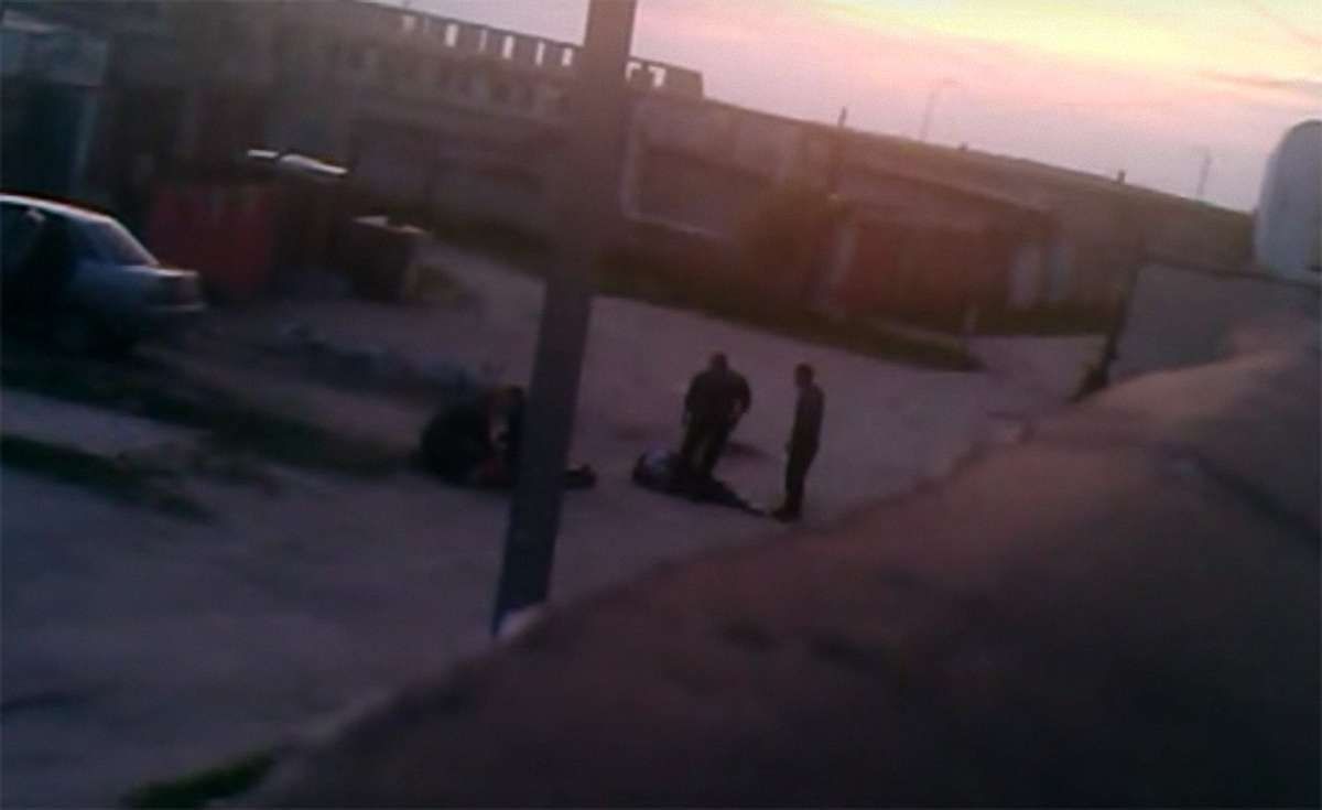 У мережі з'явилося відео жорстокого побиття затриманих харківськими міліціонерами