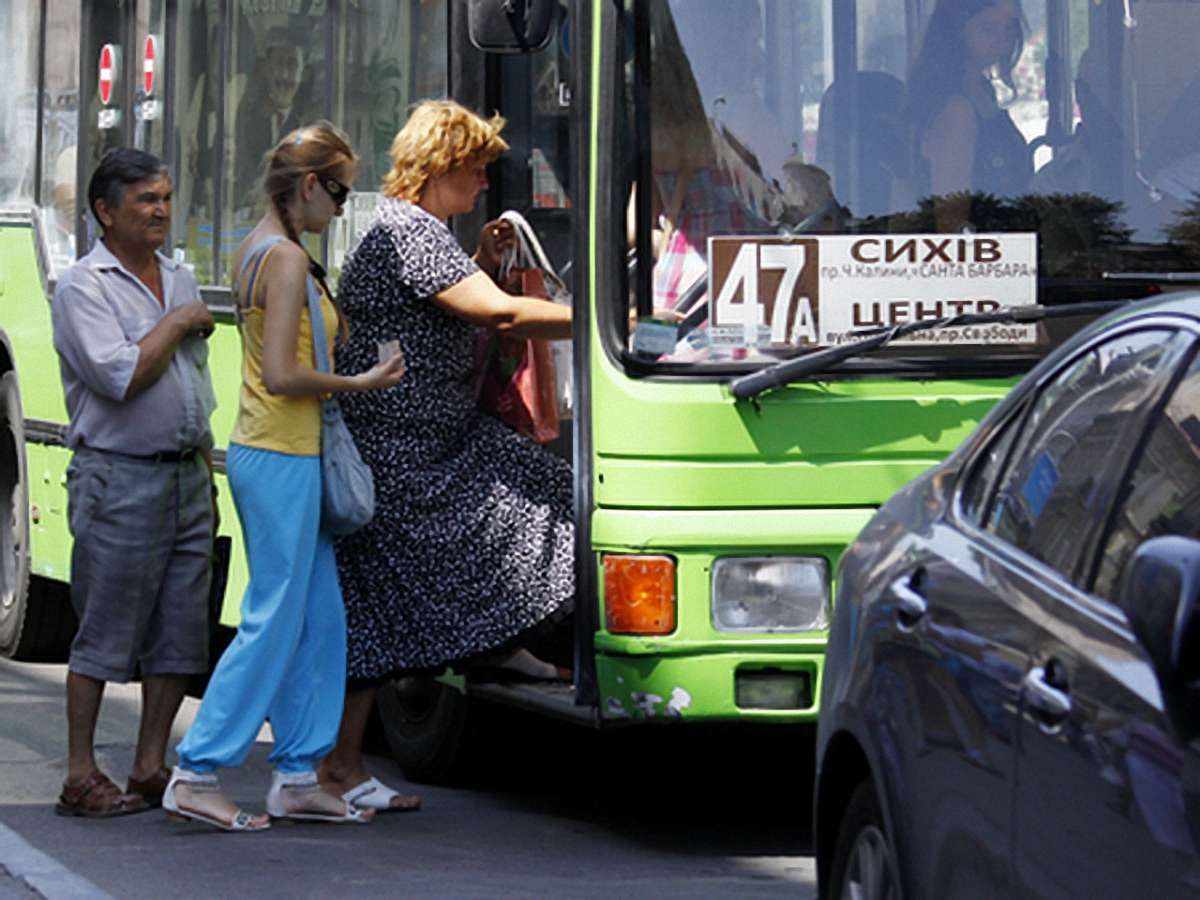 Хто з 1 червня втратить право пільгового проїзду в громадському транспорті (перелік)