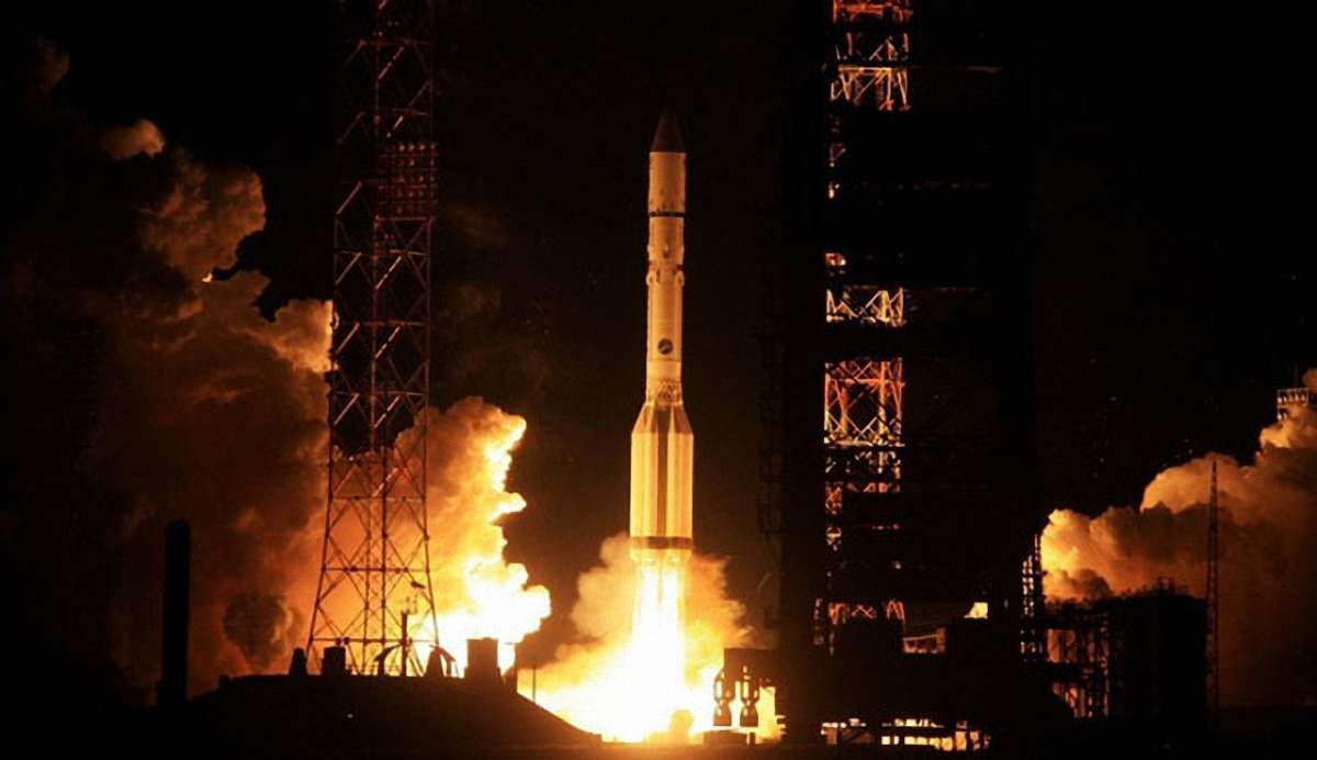 На Байконурі сталася аварія під час запуску російської ракети-носія «Протон-М»