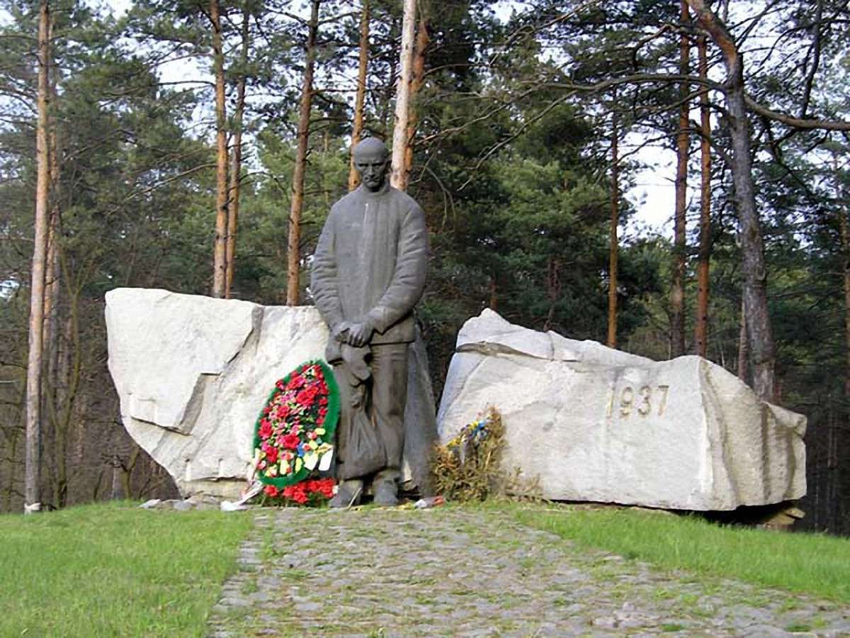 Відповідати вбивцям нашого народу доведеться, на цьому світі чи на тому, – Порошенко