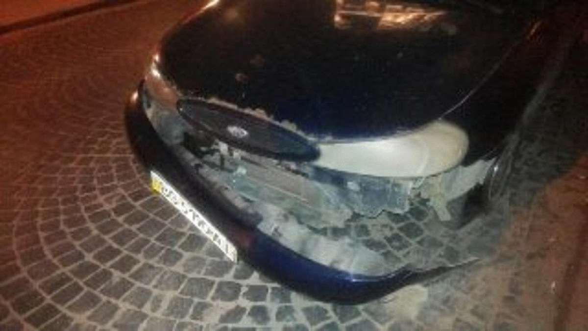 У Львові вночі затримали п’яного водія, який пошкодив два автомобілі