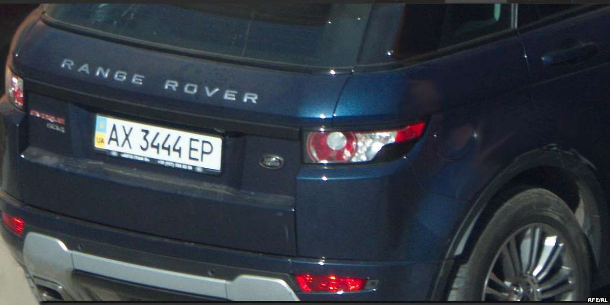 Діти керівника ДАІ їздять на елітних авто і літають відпочивати бізнес-класом