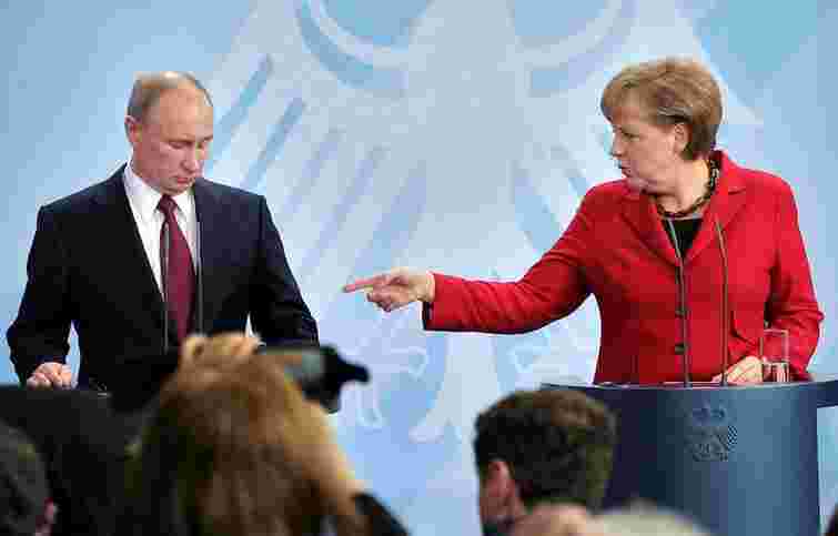 Меркель: Повернення Росії в G8 поки що неможливе