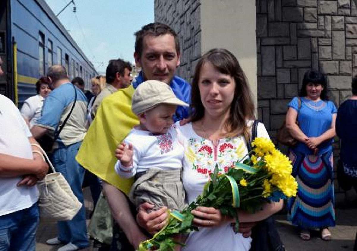 До Львова повернулися двоє звільнених з полону нацгвардійців
