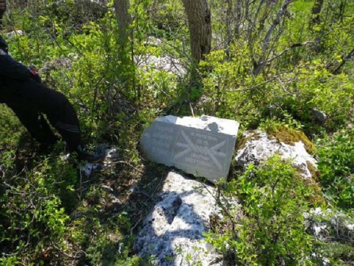 В окупованому Криму розвалили пам'ятник депортованим кримським татарам