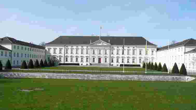 У Берліні кинули «коктейль Молотова» в резиденцію президента Німеччини