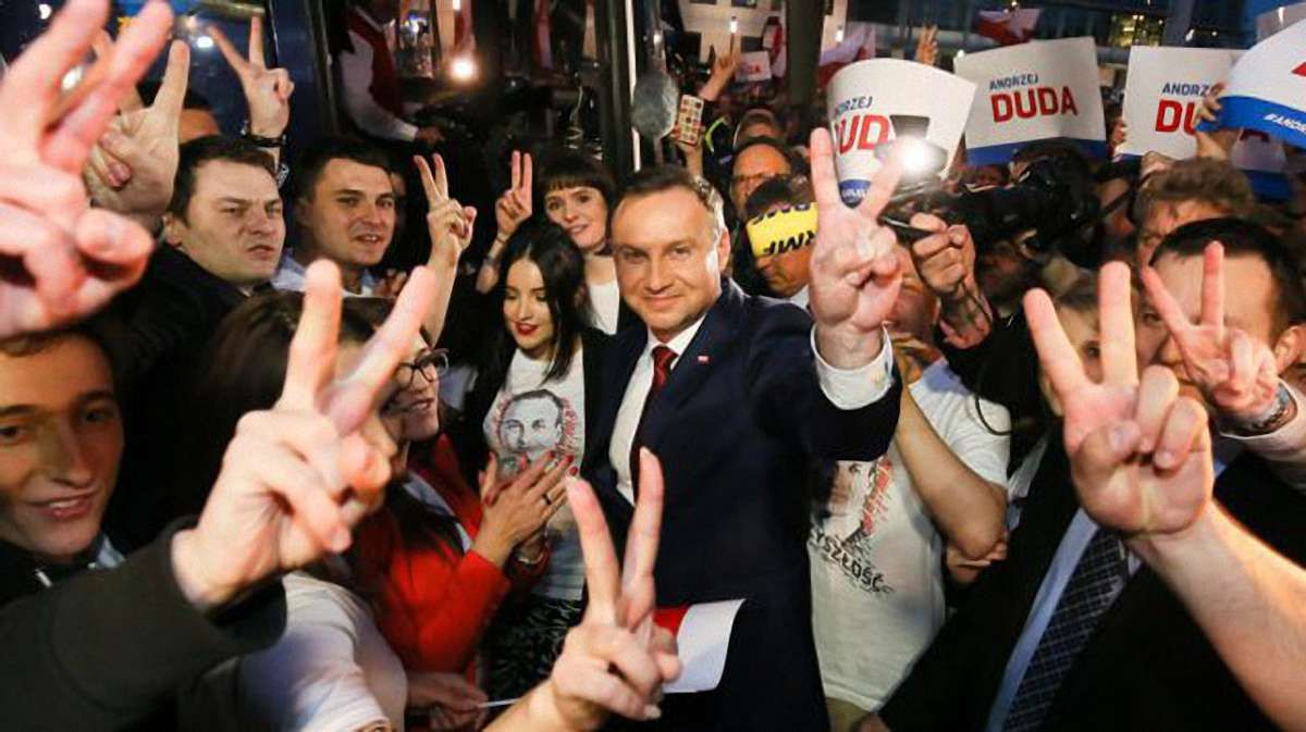 За даними екзит-полів, на виборах у Польщі переміг Анджей Дуда