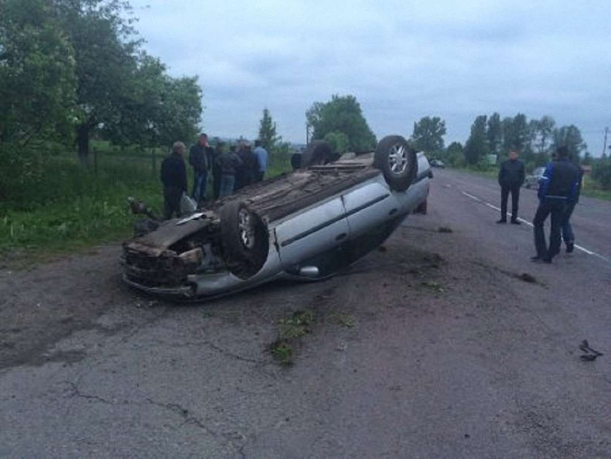 На Жовківщині п`яний водій врізався в авто міліціонера: троє осіб травмовано