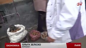 Вулиці Львова заполонила стихійна торгівля