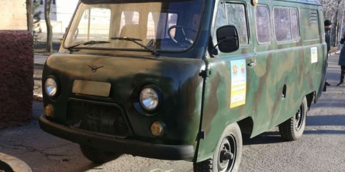 На Луганщині терористи обстріляли медичний автомобіль, загинув один військовий