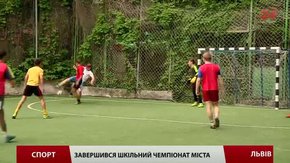 Гравці «Карпат» та «Енергії» захищали кольори своїх шкіл