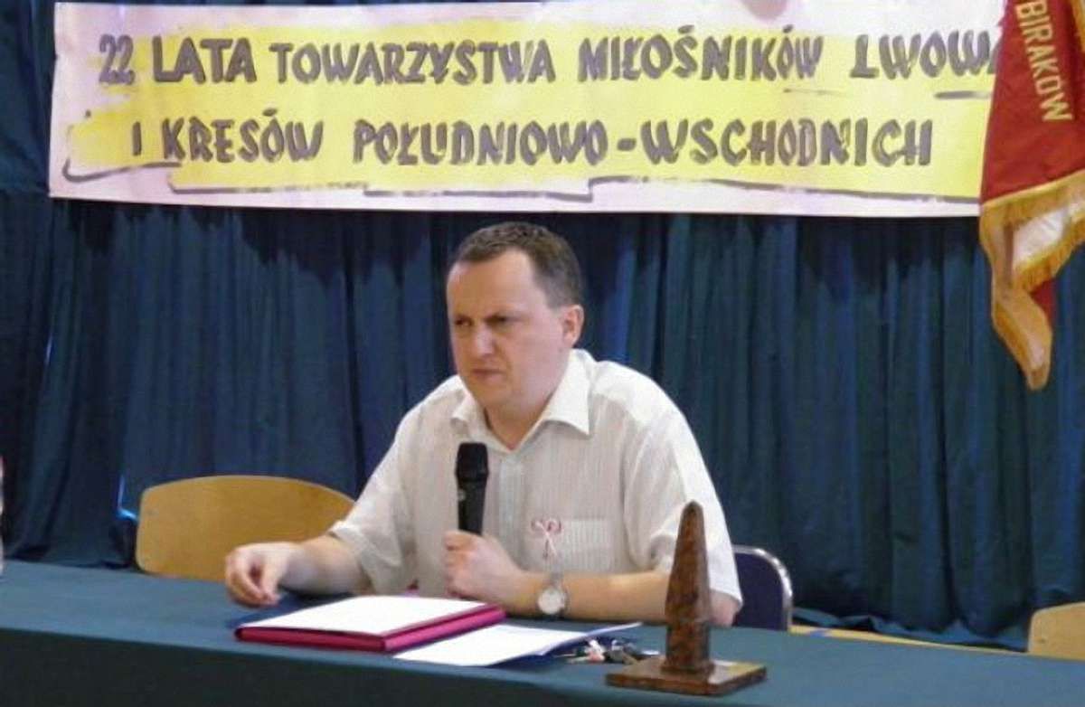 У Польщі професора, який поглумився з убитих українських бійців, поновили на роботі