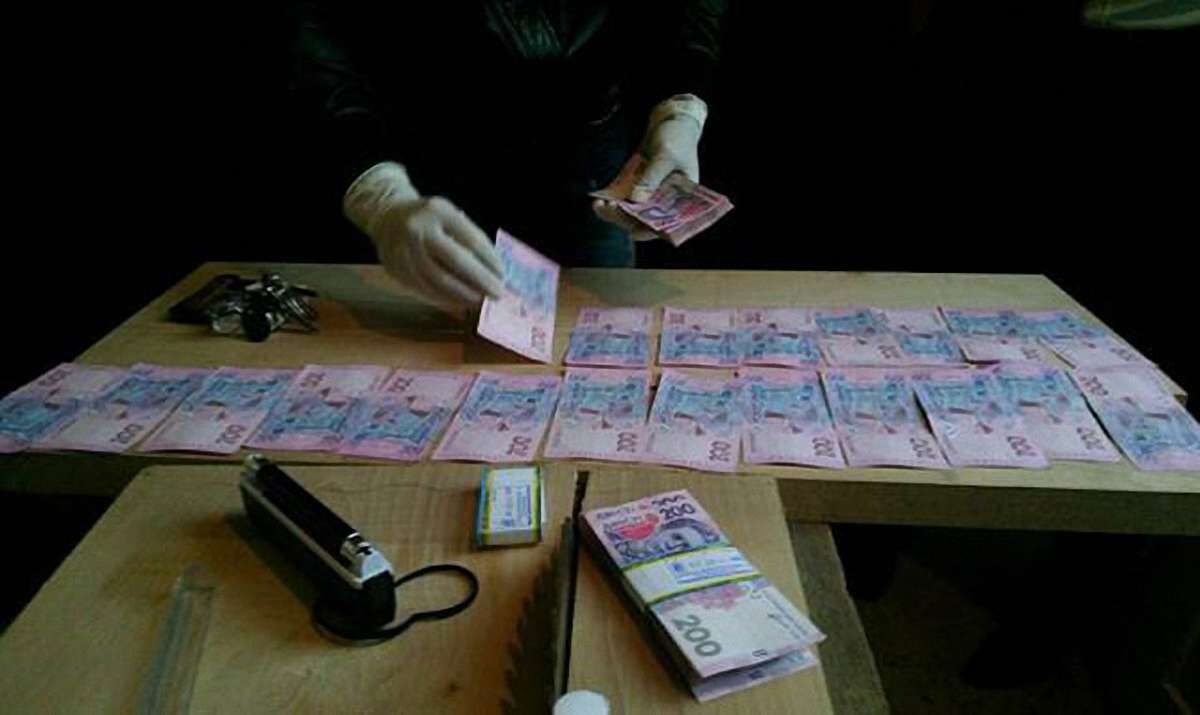 На Тернопільщині СБУ затримала «на гарячому» чиновника, який брав у фермерів хабарі