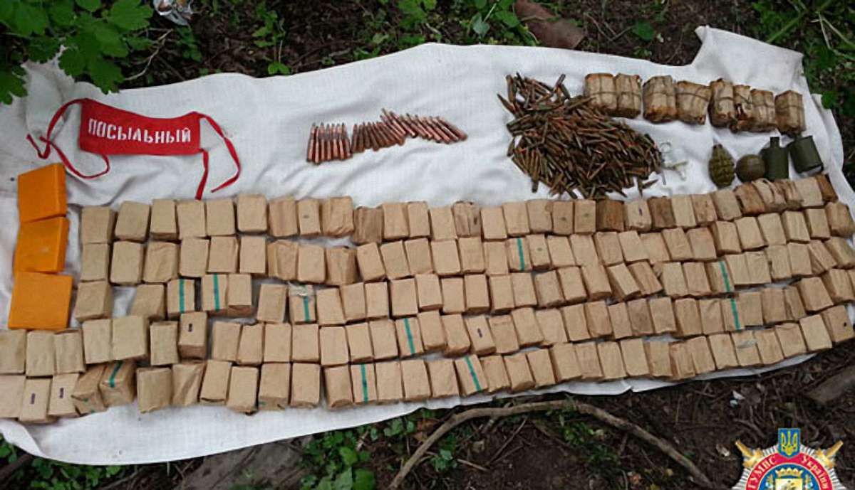 В Авдіївці правоохоронці ліквідували підпільні арсенали зброї