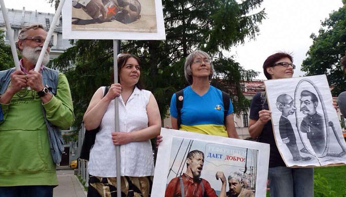 Учасників проукраїнського мітингу в Москві закидали яйцями і облили зеленкою