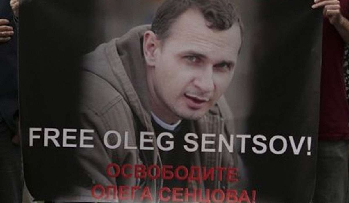 Петро Порошенко виділив дворічну держстипендію Олегу Сенцову
