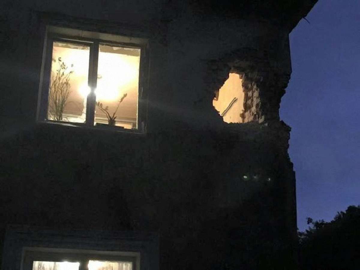 У Донецьку снаряд влучив у квартиру