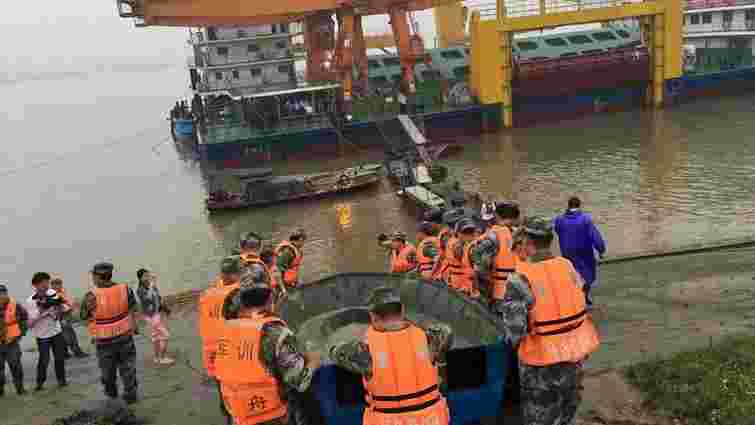 В Китаї понад 400 людей затонули в катастрофі судна на річці Янцзи