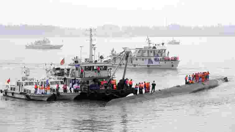 Із затонулого судна в Китаї врятували 14 людей