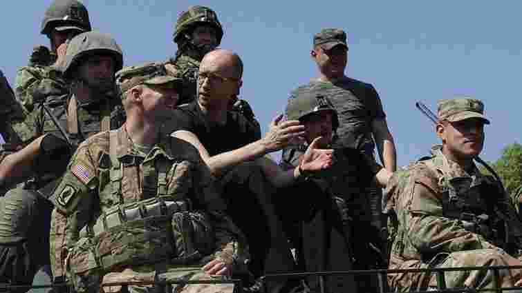 У серпні в Україну прибудуть канадські військові інструктори, – Яценюк