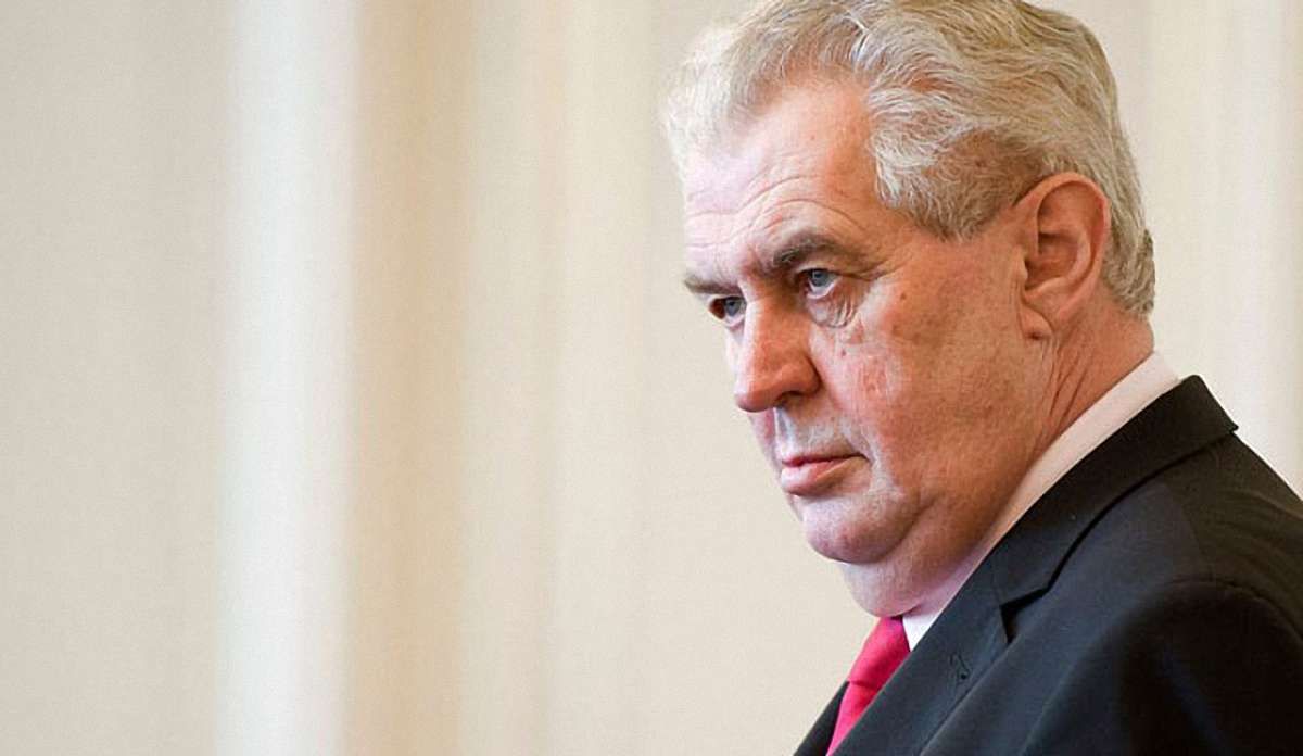 Чеський уряд урізав повноваження свого президента