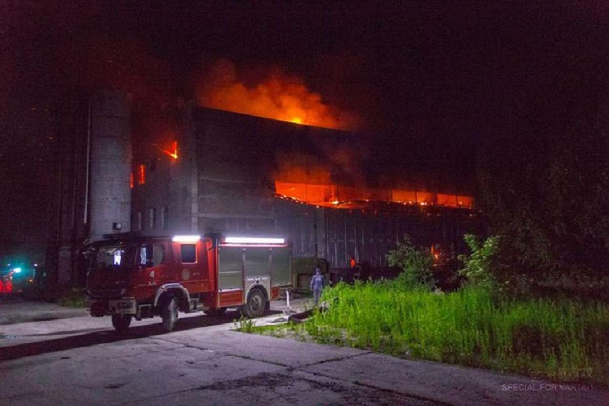 Біля Львова згорів деревообробний комбінат