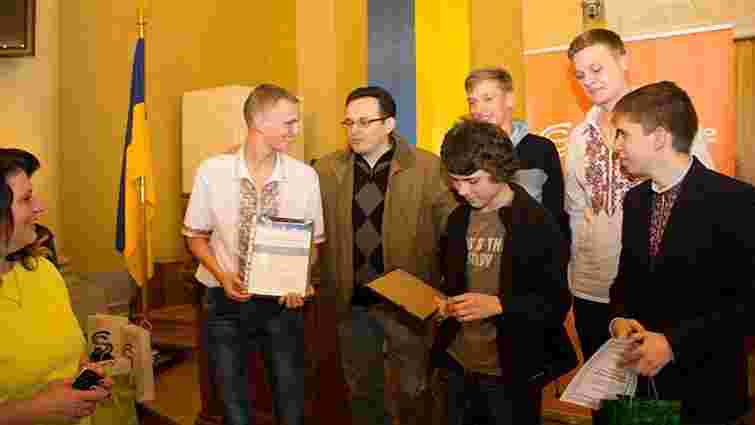 Двоє львівських учнів виграли для своєї школи комп’ютерний клас