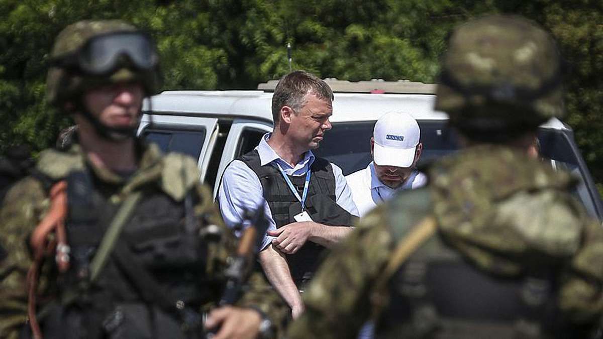 У зоні АТО бойовики обстріляли групу спостерігачів ОБСЄ та СЦКК, - РНБО