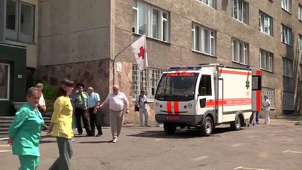 Львівська мерія передала автомобіль «швидкої» для військових