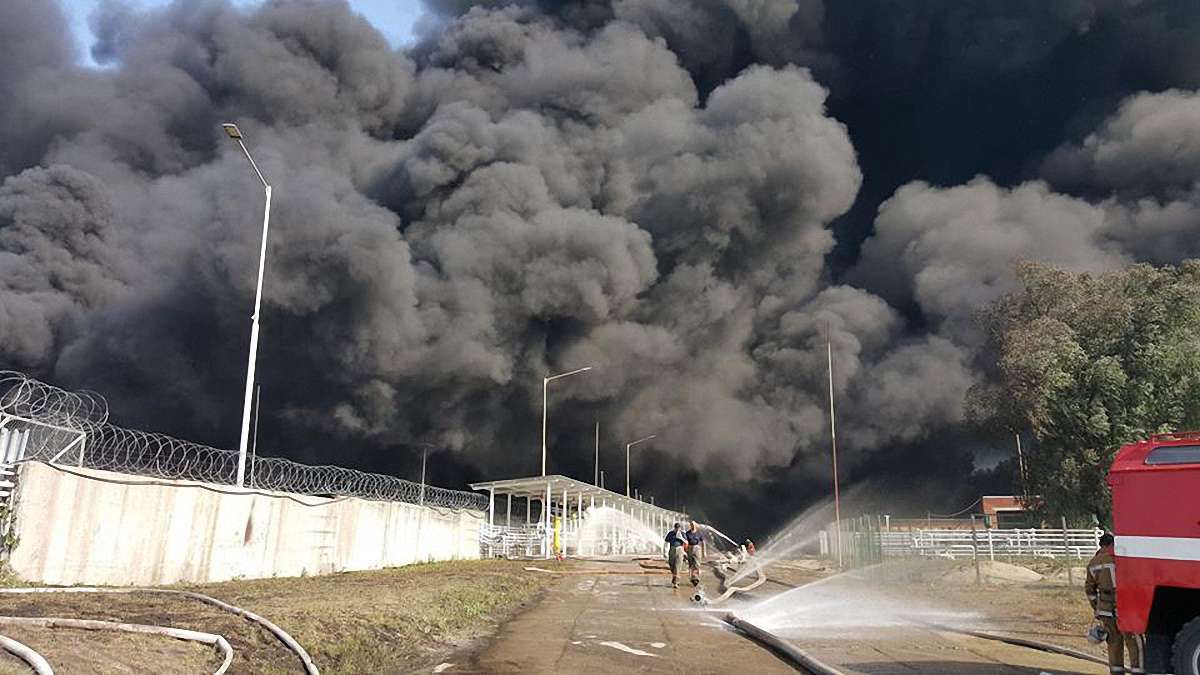 На палаючій нафтобазі знайдено тіла трьох рятувальників, які вважалися зниклими безвісти 