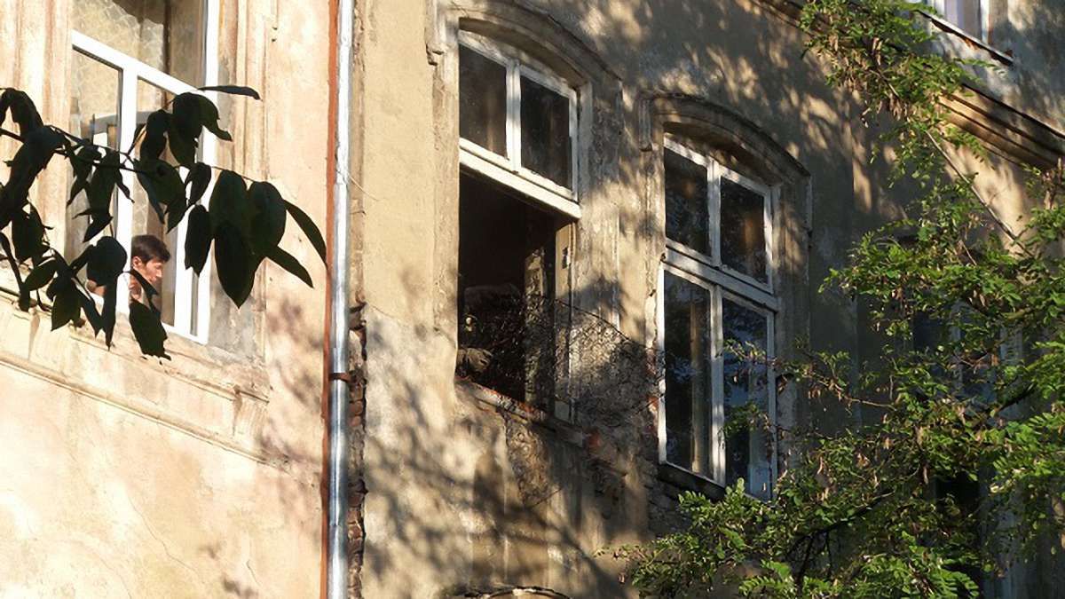 Нетверезий львів’янин ледь не згорів у власній квартирі