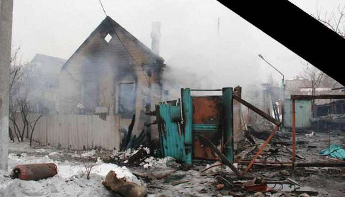 Сили АТО допомагають жителям Мар’їнки відновити зруйноване житло
